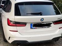 Gebraucht BMW 330 M Sport 258 PS (189 kW) 2021 Weiß Kombi