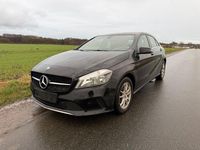 Gebraucht Mercedes A180 Edition 122 PS (89 kW) 2015 Schwarz Limousine