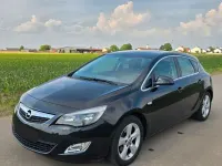 Gebraucht Opel Astra Edition 179 PS (131 kW) 2012 Schwarz Limousine