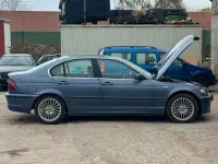 Second-hand BMW 330 184 CP (135 kW) 2000 Albastru Berlinǎ