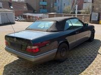 Gebraucht Mercedes E200 Edition 136 PS (100 kW) 1997 Schwarz Cabrio