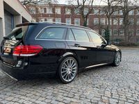Gebraucht Mercedes E220 AMG 170 PS (125 kW) 2015 Schwarz Kombi