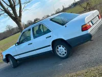 Second-hand Mercedes E200 118 CP (86 kW) 1989 Alb Berlinǎ