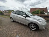 Gebraucht Ford Fiesta Titanium 82 PS (60 kW) 2012 Silber Kleinwagen