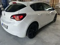 Używany Opel Astra 140 KM (102 kW) 2012 Biały Sedan/Limuzyna
