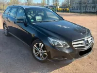 Używany Mercedes E220 Avantgarde 170 KM (125 kW) 2015 Czarny Sedan/Limuzyna