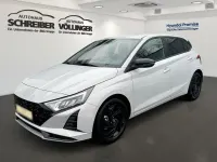 Neu Hyundai i20 Blackline 90 PS (66 kW) 2025 Grau Limousine