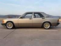 Gebraucht Mercedes 190 109 PS (80 kW) 1991 Gold Limousine