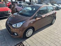 Gebraucht Hyundai i10 87 PS (63 kW) 2015 Cashmere brown / met Kleinwagen