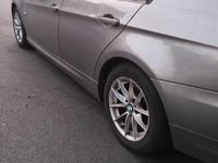 Gebraucht BMW 318 143 PS (105 kW) 2010 Silber Limousine