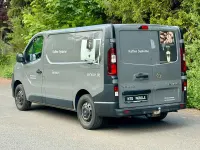 Używany Opel Vivaro S 125 KM (91 kW) 2017 Szary Minivan