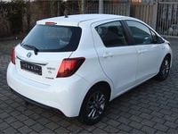 Gebraucht Toyota Yaris Hybrid 101 PS (74 kW) 2015 Weiß Limousine