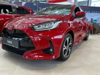 Neu Toyota Yaris Hybrid 116 PS (85 kW) 2026 Rot Limousine
