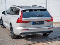 Gebraucht Volvo V60 Plus 197 PS (144 kW) 2022 Silver dawn / metallic Kombi