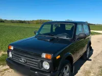 Second-hand Lada Urban 83 CP (61 kW) 2017 Negru SUV