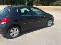 Gebraucht Peugeot 207 73 PS (53 kW) 2011 Schwarz Kleinwagen