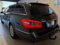 Gebraucht Mercedes E220 Avantgarde 170 PS (125 kW) 2012 Grau Kombi