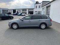 Gebraucht VW Passat 150 PS (110 kW) 2022 Mondsteingrau Kombi