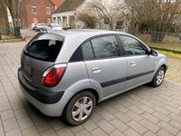 Gebraucht Kia Rio 71 PS (52 kW) 2008 Silber Kleinwagen