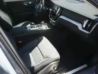 Gebraucht Volvo V60 Core 163 PS (119 kW) 2024 Grau / thunder grey (metallic) Kombi