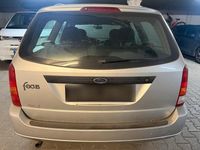 Gebraucht Ford Focus 101 PS (74 kW) 2001 Grau Kombi