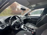 Gebraucht Skoda Octavia Elegance 122 PS (89 kW) 2010 Schwarz Kombi
