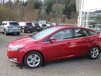 Gebraucht Ford Focus Trend 125 PS (91 kW) 2015 Candyrot metallic Limousine