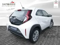 Gebraucht Toyota Aygo X X-play 72 PS (52 kW) 2022 Schneeweiß SUV