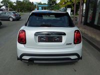 Gebraucht Mini Cooper Classic 136 PS (100 kW) 2022 White silver metallic Kleinwagen