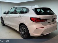 Gebraucht BMW 118 Advantage 150 PS (110 kW) 2022 Mineralweiß metallic Kleinwagen