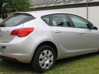 Usado Opel Astra 116 HP (85 kW) 2010 Cinzento Sedan