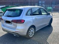 Gebraucht Mercedes B220 Progressive 190 PS (139 kW) 2022 Silber Van / Kleinbus