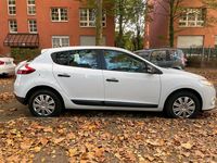 Gebraucht Renault Mégane Authentique 101 PS (74 kW) 2011 Weiß Limousine