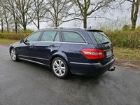 Gebraucht Mercedes E220 170 PS (125 kW) 2011 Blau Kombi