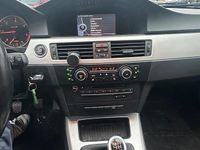 Gebraucht BMW 320 184 PS (135 kW) 2010 Schwarz Kombi