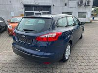 Gebraucht Ford Focus Trend 101 PS (74 kW) 2014 Blau Kombi