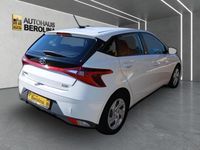 Gebraucht Hyundai i20 Select 101 PS (74 kW) 2021 Weiß Kleinwagen