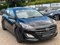 Gebraucht Hyundai i30 Trend 136 PS (100 kW) 2016 Schwarz Limousine