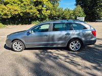 Gebraucht Skoda Superb Elegance 140 PS (102 kW) 2013 Silber Kombi