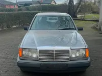 Gebraucht Mercedes E230 132 PS (97 kW) 1987 Silber Limousine