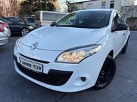 Gebraucht Renault Mégane 101 PS (74 kW) 2013 Weiß Limousine