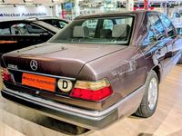 Second-hand Mercedes E230 132 CP (97 kW) 1992 Berlinǎ