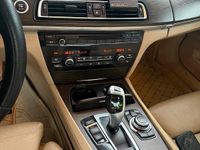 Second-hand BMW 730 252 CP (185 kW) 2010 Albastru Berlinǎ
