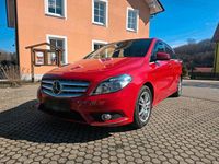 Gebraucht Mercedes B180 Avantgarde 122 PS (89 kW) 2012 Rot Van / Kleinbus