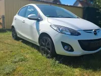 Gebraucht Mazda 2 Edition 75 PS (55 kW) 2012 Weiß Kleinwagen