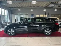 Gebraucht Mercedes C300e 313 PS (230 kW) 2024 Obsidianschwarz  lack Kombi