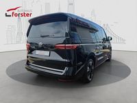 Second-hand VW Multivan Style 150 CP (110 kW) 2023 Negru Monovolum
