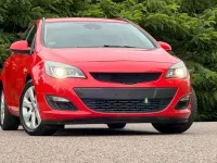 Gebraucht Opel Astra 110 PS (80 kW) 2012 Rot Kombi