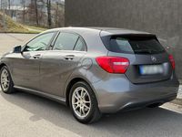 Gebraucht Mercedes A180 122 PS (89 kW) 2015 Grau Kleinwagen
