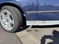 Gebraucht BMW 318 M Sport 113 PS (83 kW) 1993 Blau Limousine